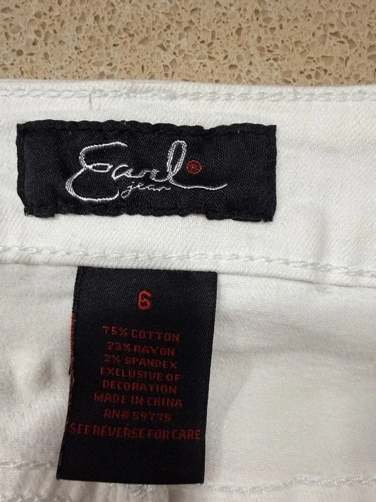 Earl Jean White Denim Mini Skirt Rose Embroidery Raw Hem Size 6 Boho - Picture 2 of 9